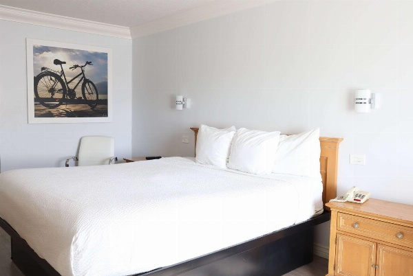 Days Inn by Wyndham Near City Of Hope image 4